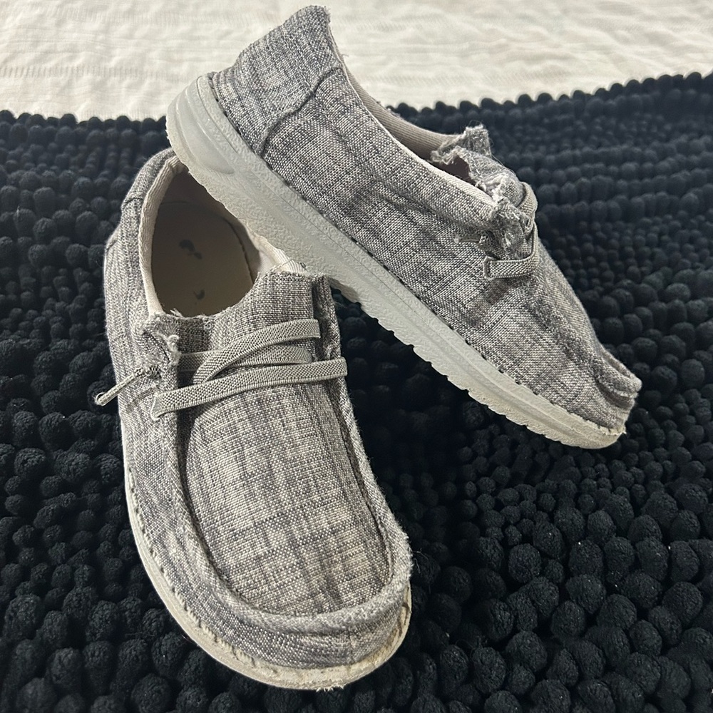 Size K13 Kids Casual/Slip On Shoes $10